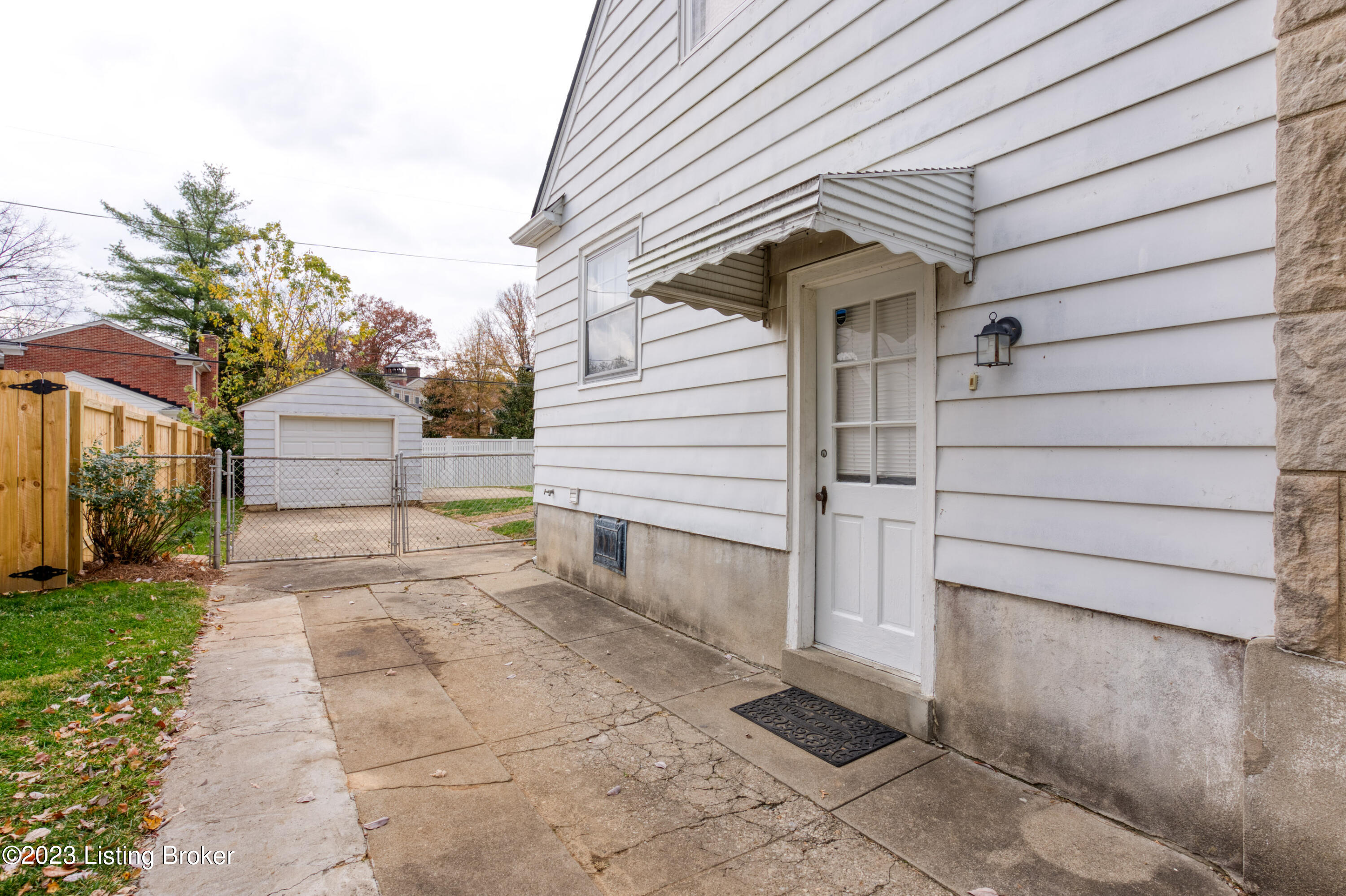 4103 Winchester Road Louisville, KY 40207 - Photo 35 of 40 038 - 20231120 00067