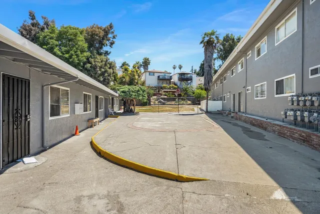 a view of a house with a backyard