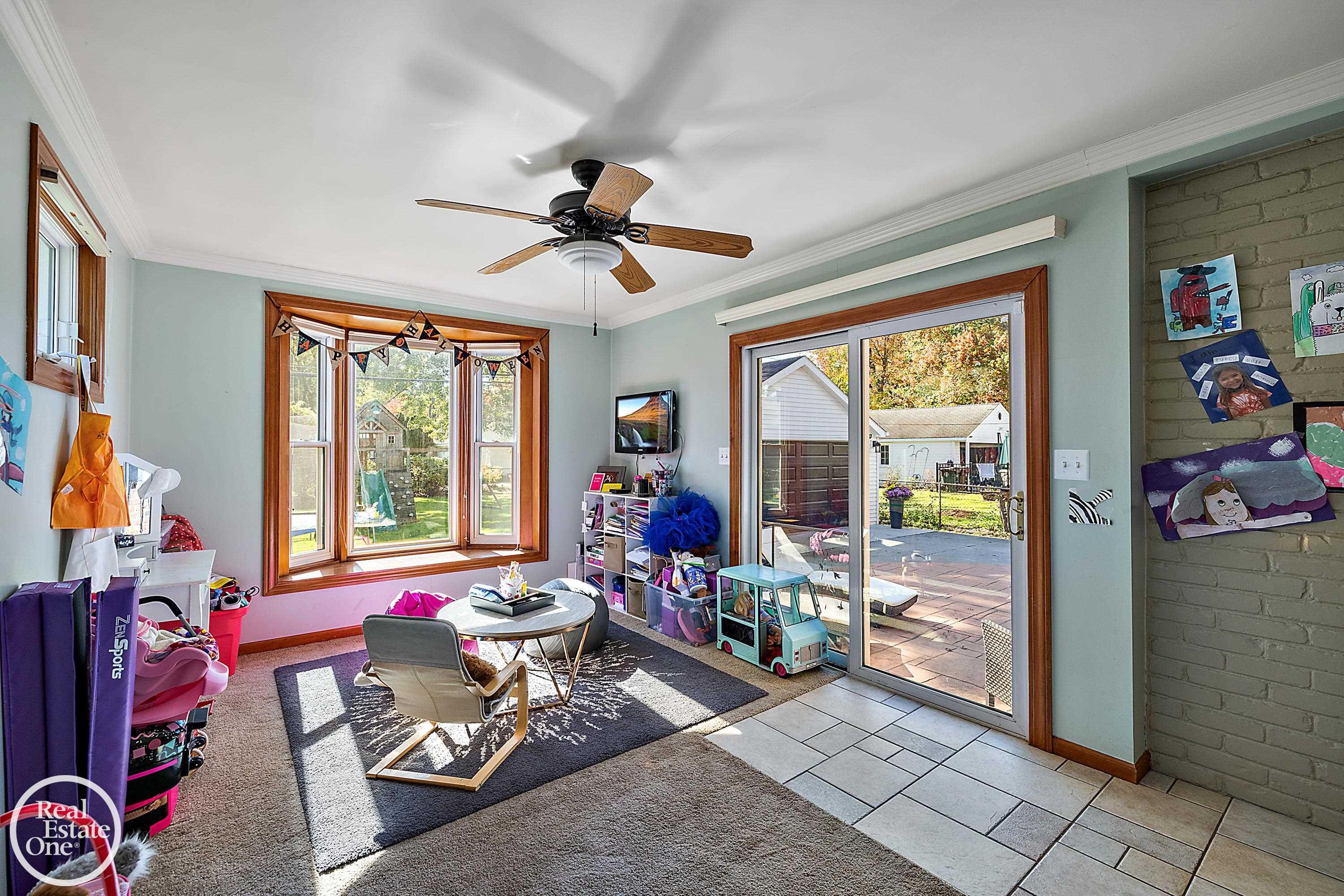 1183 Hawthorne Road Grosse Pointe, MI 48236 - Photo 25 of 48 50158747-fb600253-927e-4587-9ae5-41b2204013eb.JPG