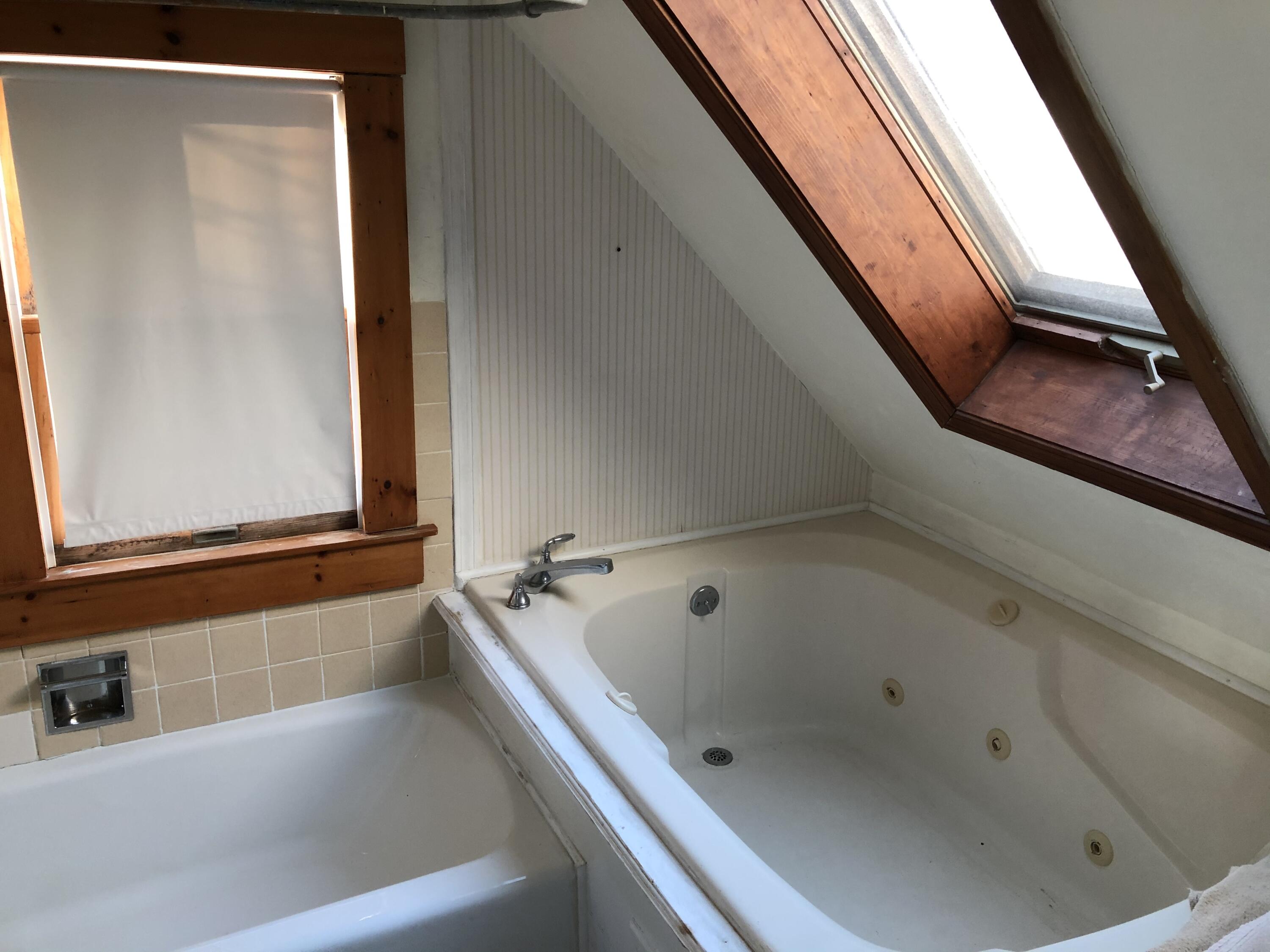 347 Santuit-Newtown Road Marstons Mills, MA 02648 - Photo 9 of 26 a bathroom with a bathtub