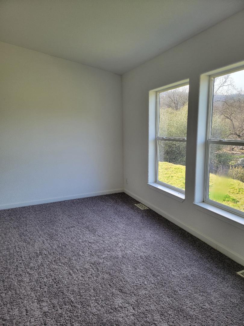 37041 Dunlap Road Squaw Valley, CA 93675 - Photo 22 of 24 an empty room with windows
