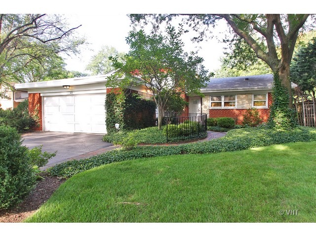 325 Locust Road Wilmette, IL 60091 - Photo 1 of 16