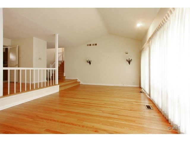 325 Locust Road Wilmette, IL 60091 - Photo 3 of 16