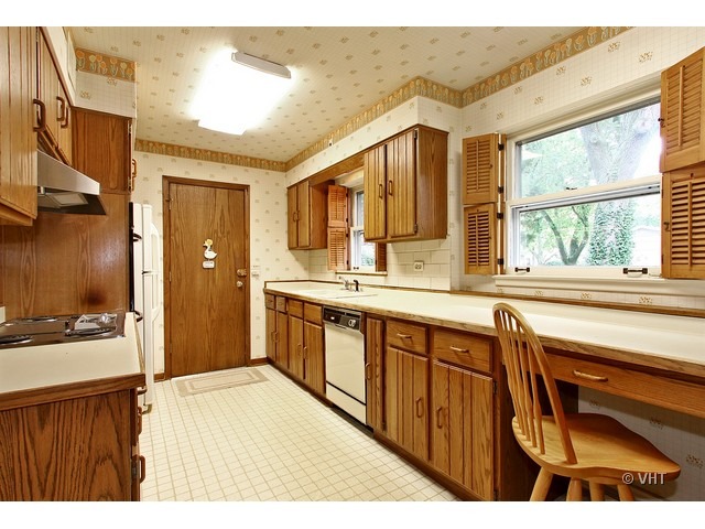 325 Locust Road Wilmette, IL 60091 - Photo 4 of 16