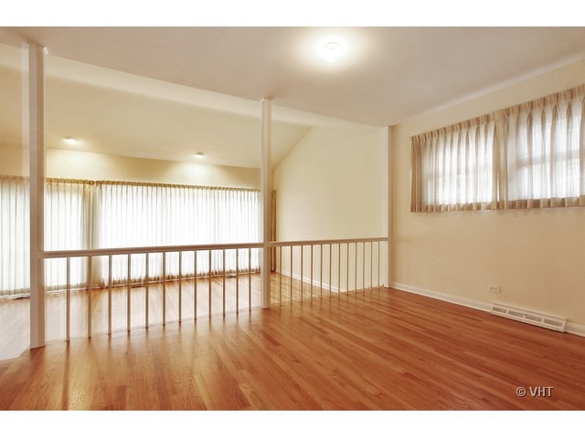 325 Locust Road Wilmette, IL 60091 - Photo 5 of 16