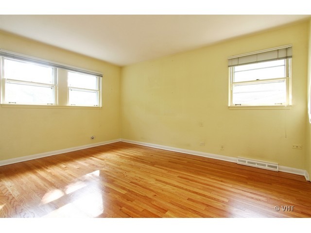 325 Locust Road Wilmette, IL 60091 - Photo 8 of 16