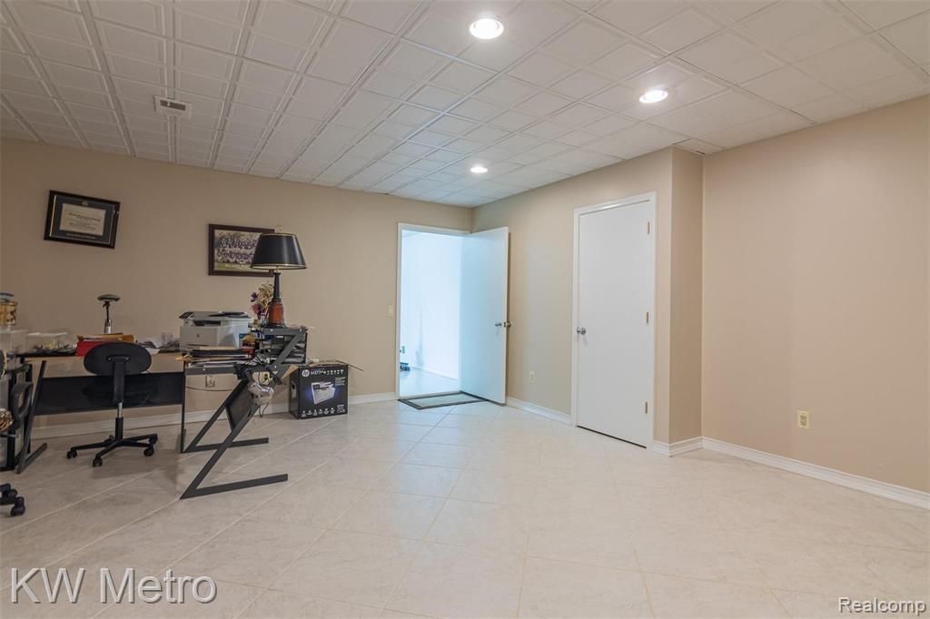 2085 Lone Pine Road West Bloomfield, MI 48302 - Photo 46 of 57