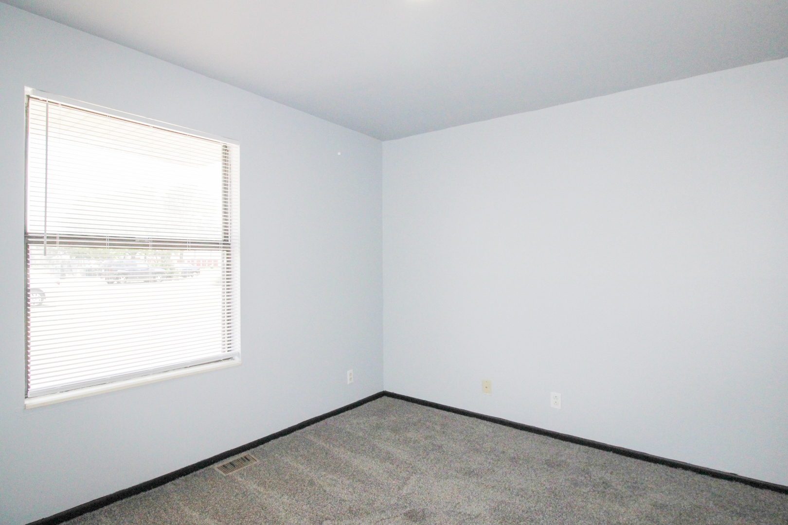2008 Vawter Street, Unit 103 Urbana, IL 61801 - Photo 11 of 16 an empty room with a window