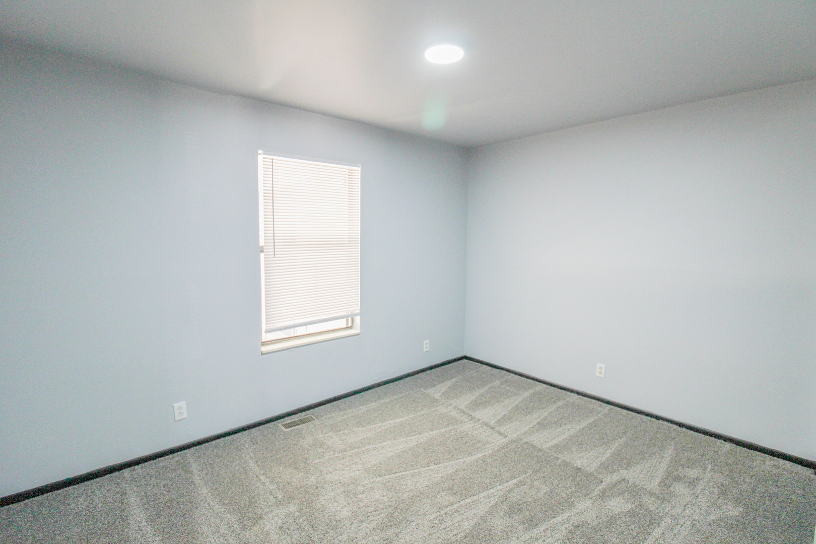 2008 Vawter Street, Unit 103 Urbana, IL 61801 - Photo 10 of 16 an empty room with a window
