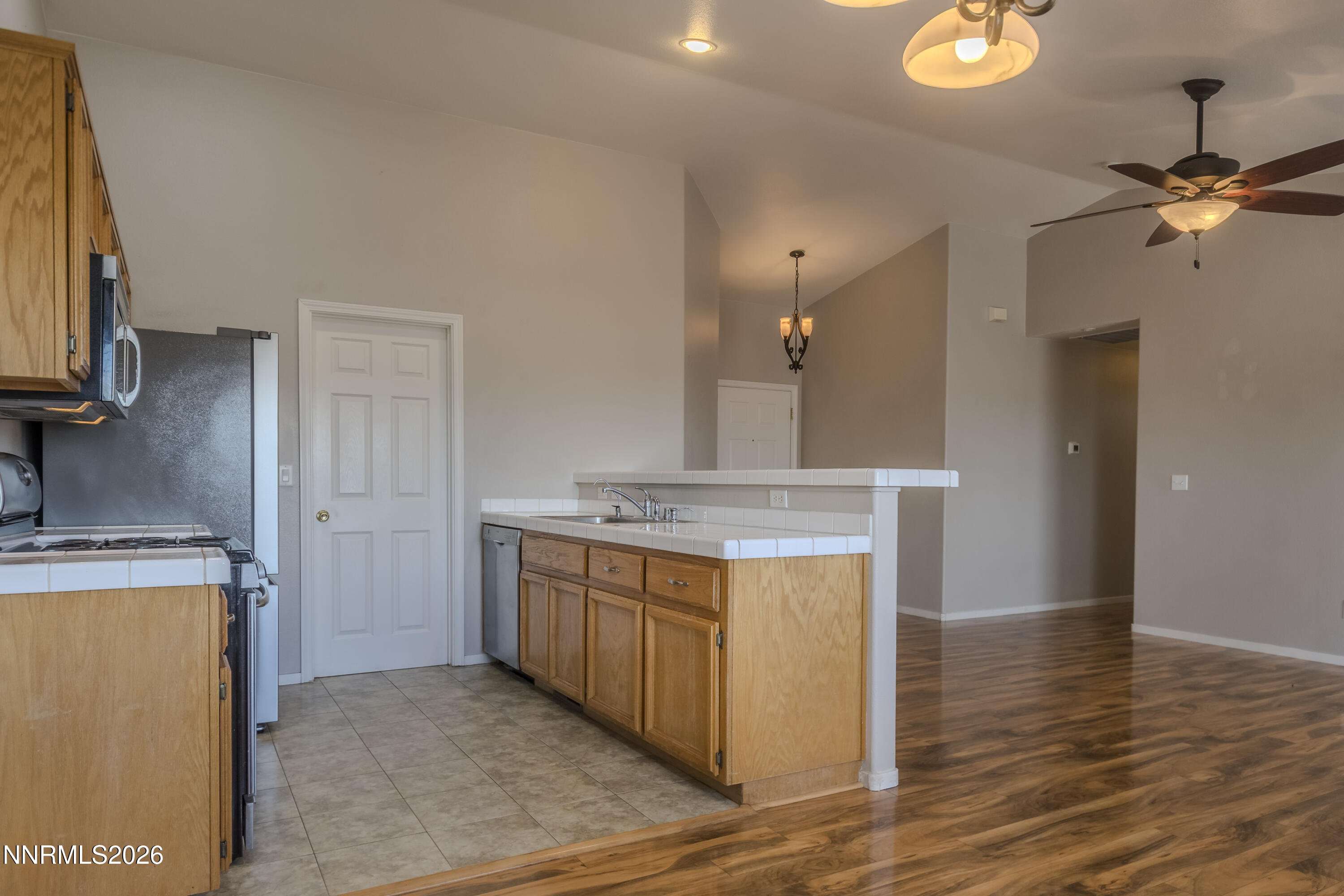 270 Emigrant Way Fernley, NV 89408 - Photo 7 of 29 Emigrant11