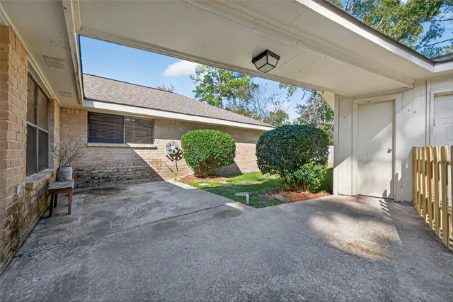 a view of a back yard of the house
