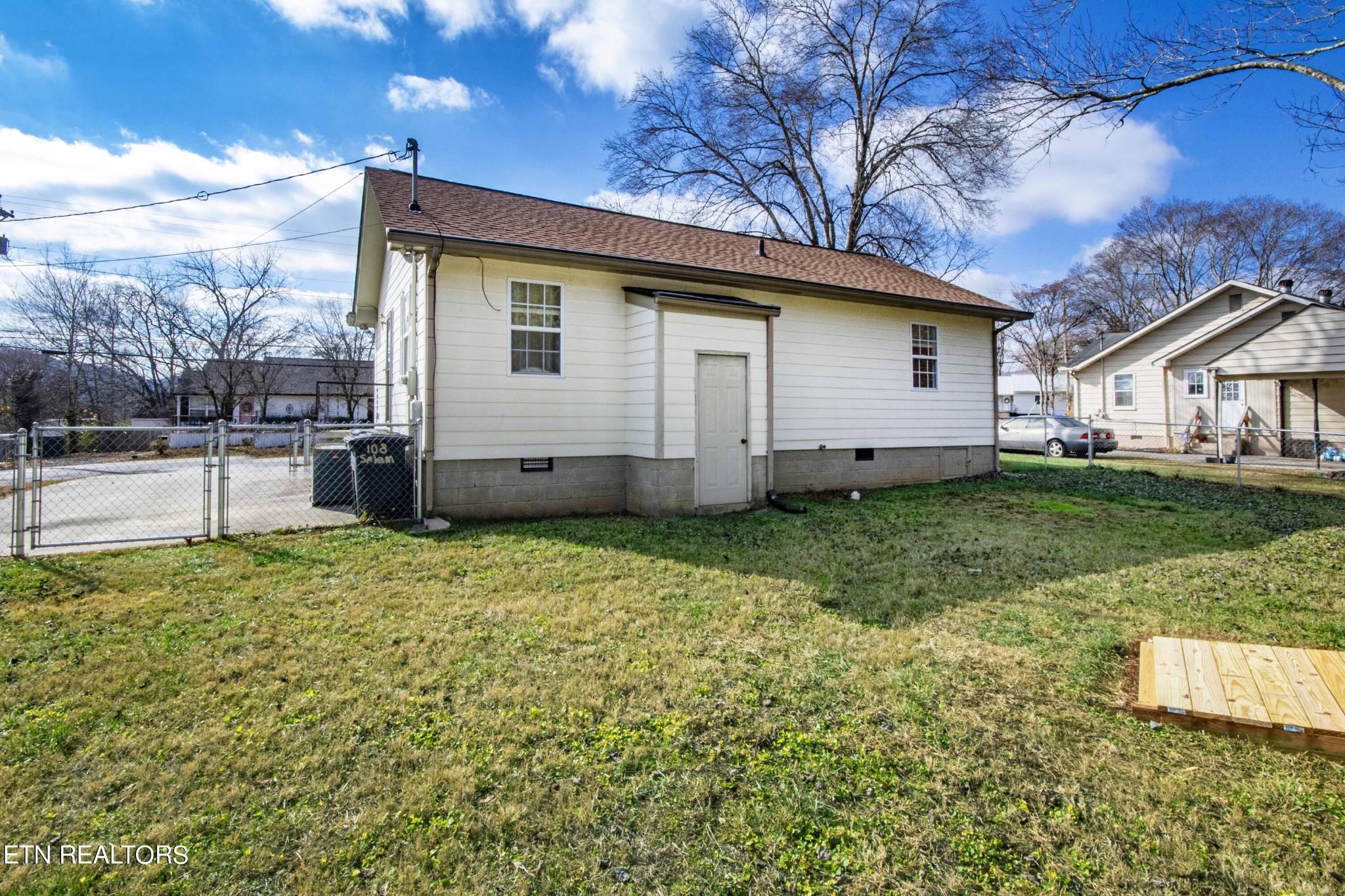 108 Salem Road Oak Ridge, TN 37830 - Photo 3 of 27 Gallery Image 3
