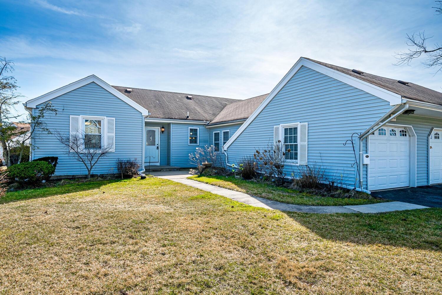 85 Jamestown Road, Unit B Freehold, NJ 07728 - Photo 4 of 36 a front view of a house with a garden