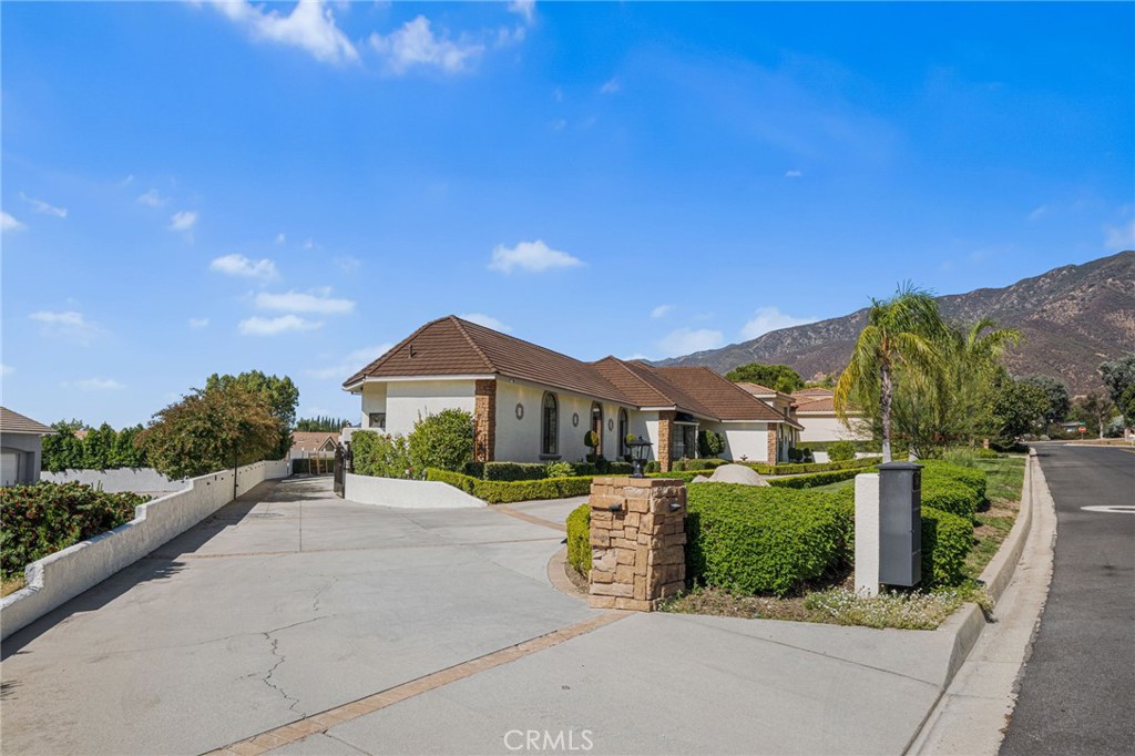 2487 Cliff Road Upland, CA 91784 - Photo 47 of 49 a view of a street with a house in the background