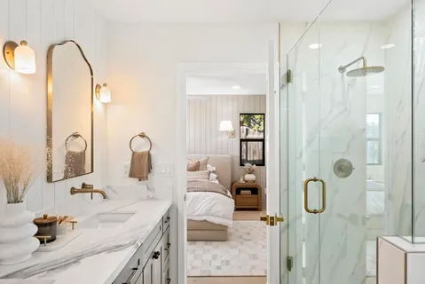 an empty room with wooden floor and ceiling fan