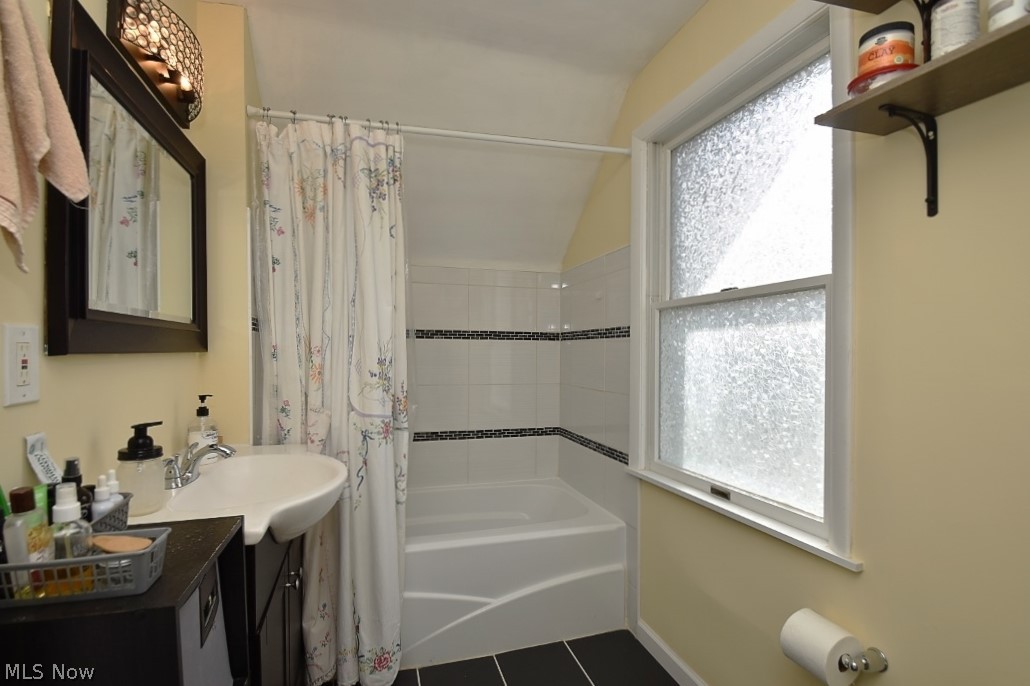 2472 Queenston Road Cleveland, OH 44118 - Photo 24 of 34 Gallery Image 24