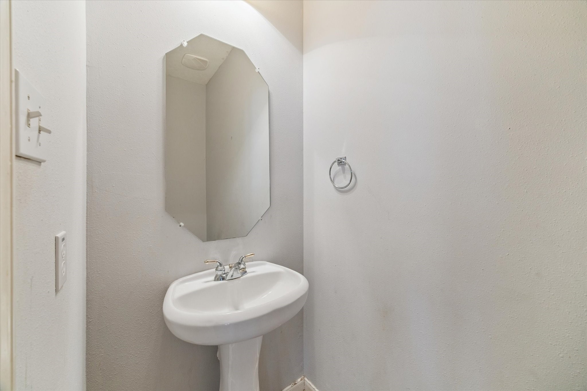 6306 Amelia Springs Drive Spring, TX 77379 - Photo 19 of 37 a bathroom with a sink and mirror
