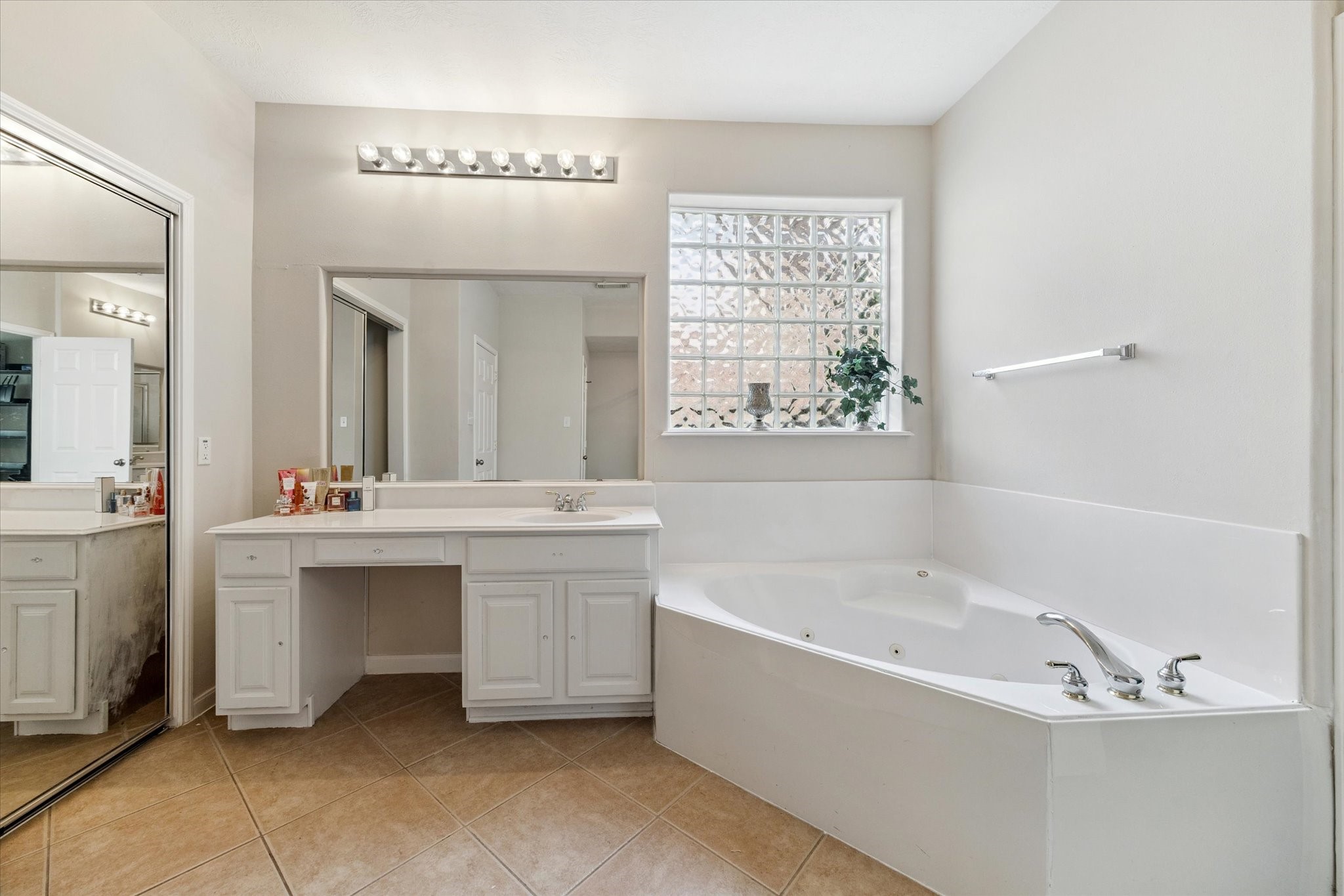 6306 Amelia Springs Drive Spring, TX 77379 - Photo 24 of 37 a bathroom with a bathtub a sink and a window