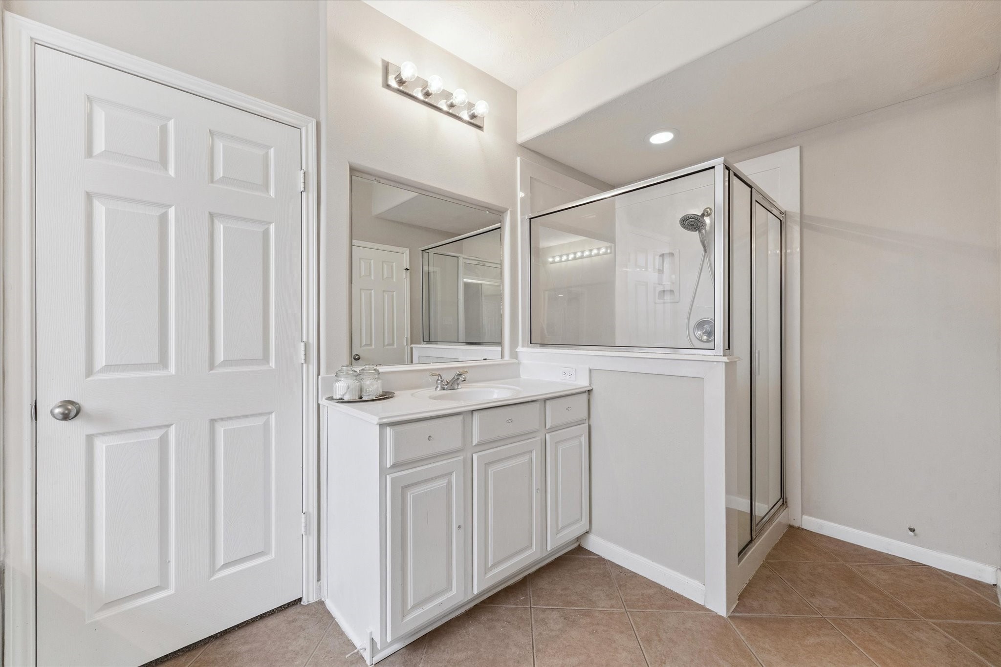 6306 Amelia Springs Drive Spring, TX 77379 - Photo 25 of 37 a bathroom with a double vanity sink and a mirror