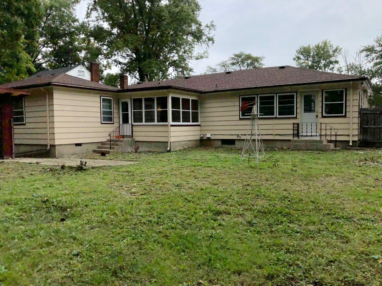 2106 East Paulding Road Fort Wayne, IN 46816 - Photo 2 of 33