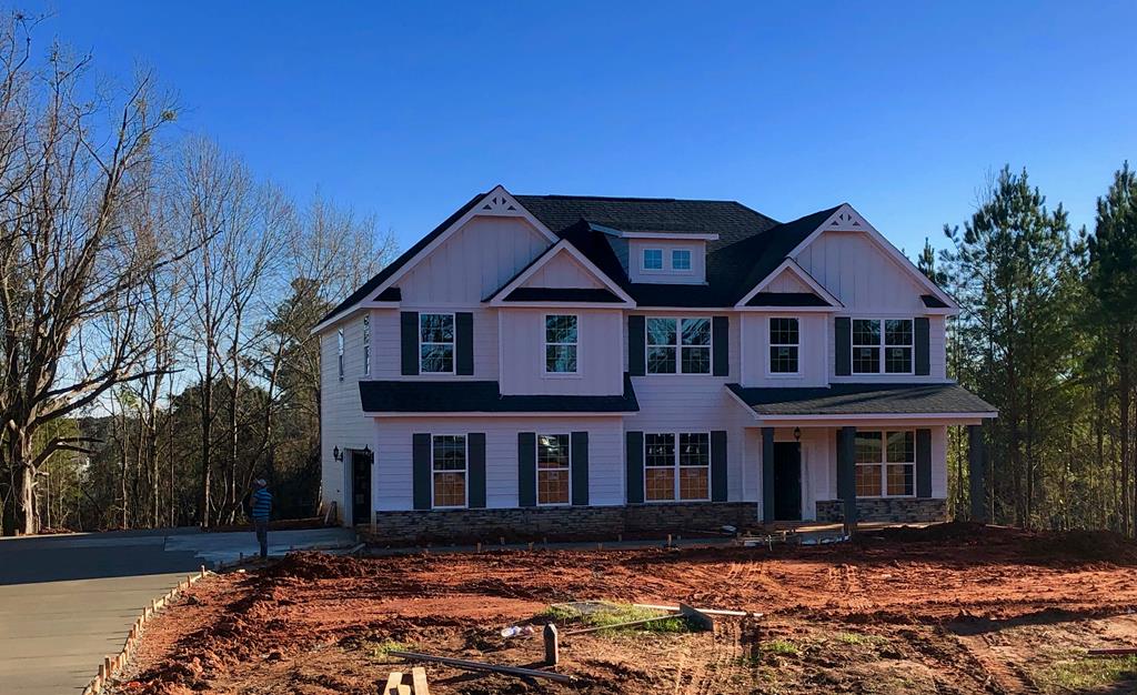 2097 Andrews Road Opelika, AL 36801 - Photo 1 of 2 a front view of a house with a yard