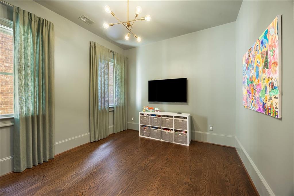 320 Valley Brook Way Atlanta, GA 30342 - Photo 12 of 38