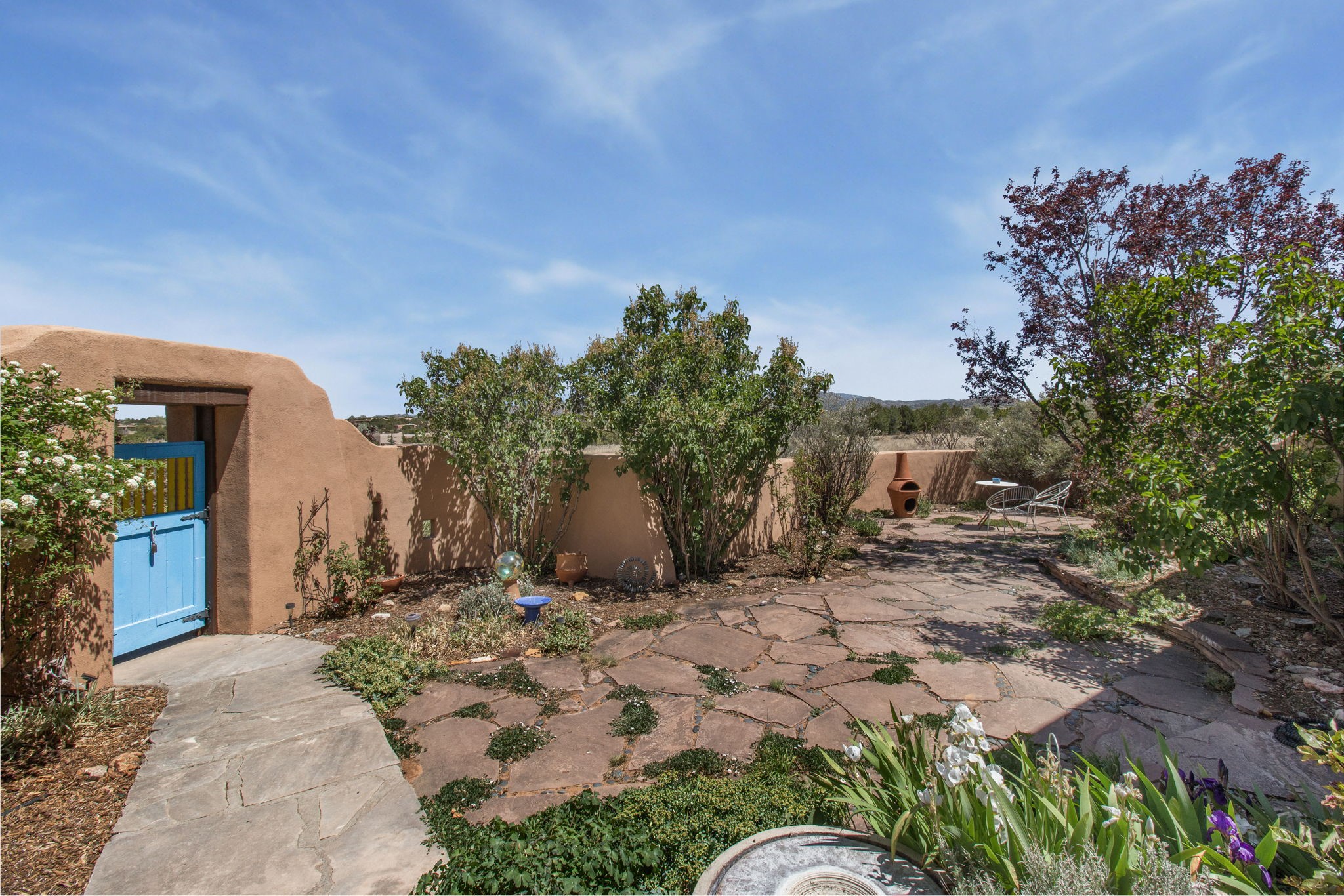 23 Monterey Road Santa Fe, NM 87508 - Photo 10 of 23 Front walled courtyard