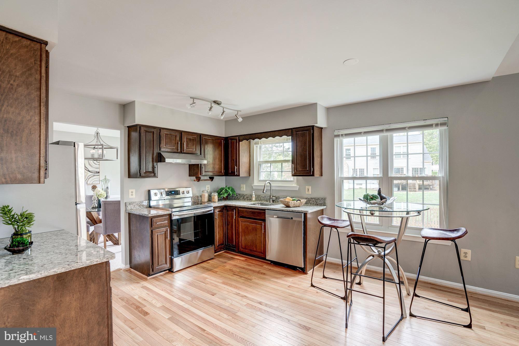 2986 Emerald Chase Drive Herndon, VA 20171 - Photo 8 of 36 Kitchen with new stainless steel appliances