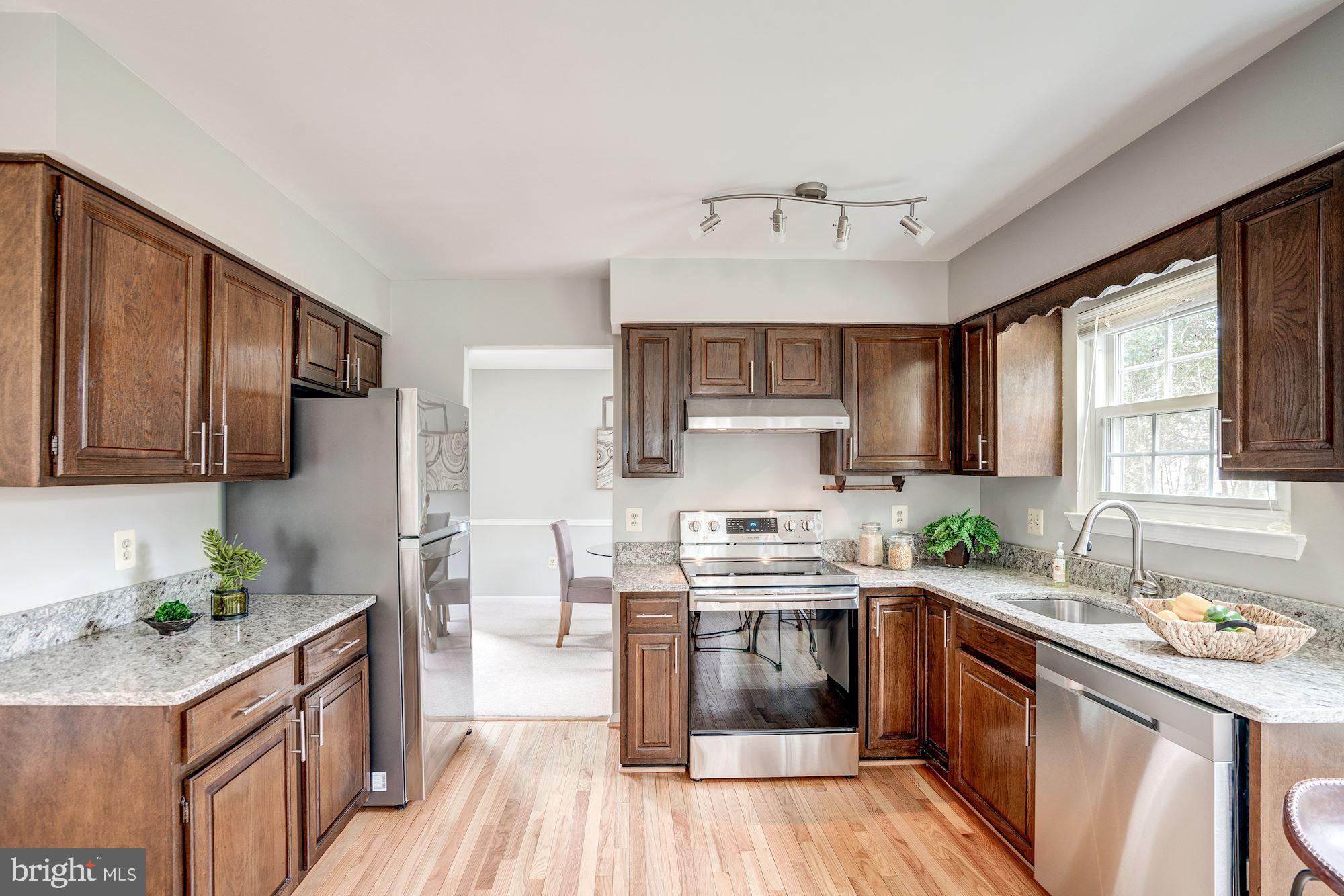 2986 Emerald Chase Drive Herndon, VA 20171 - Photo 10 of 36 Kitchen with new granite counters