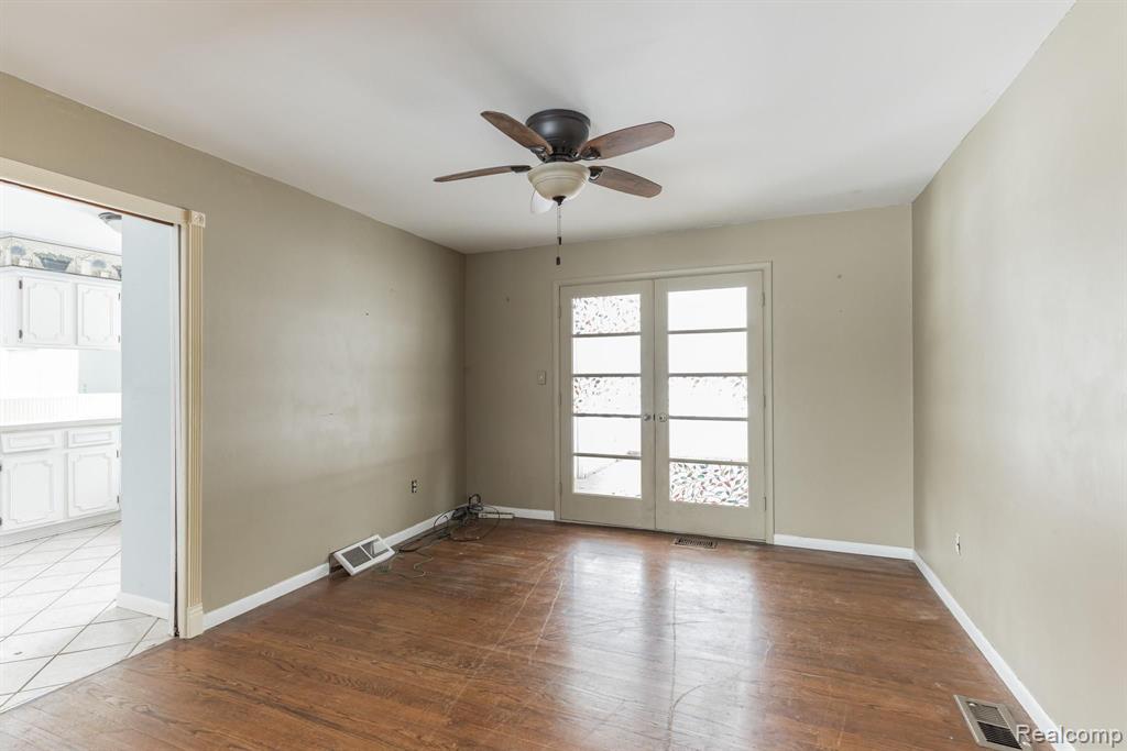 36309 Paddleford Road Farmington Hills, MI 48331 - Photo 17 of 32