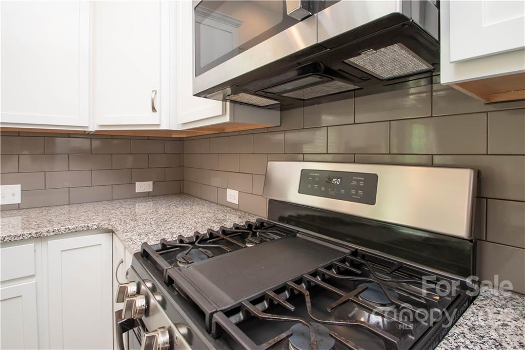 820 Ruckers Court Tega Cay, SC 29708 - Photo 12 of 46 a stove top oven sitting inside of a kitchen