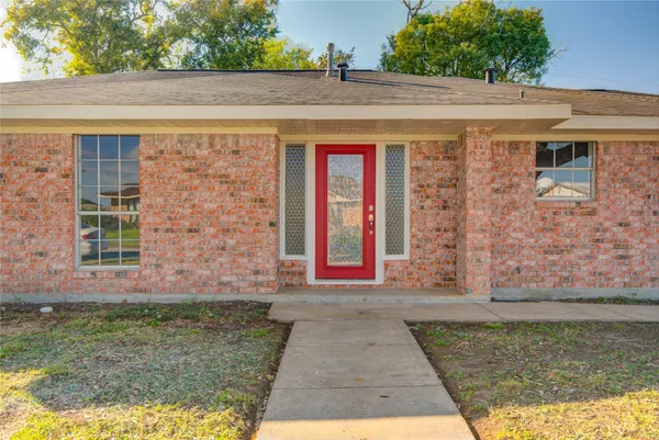 a front view of house with yard