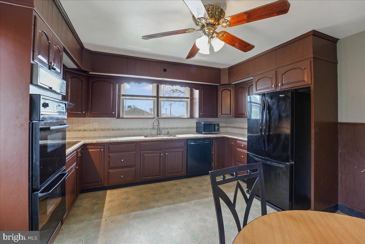 413 Marsh Road Wilmington, DE 19809 - Photo 12 of 34 Nice size kitchen, wall ovens