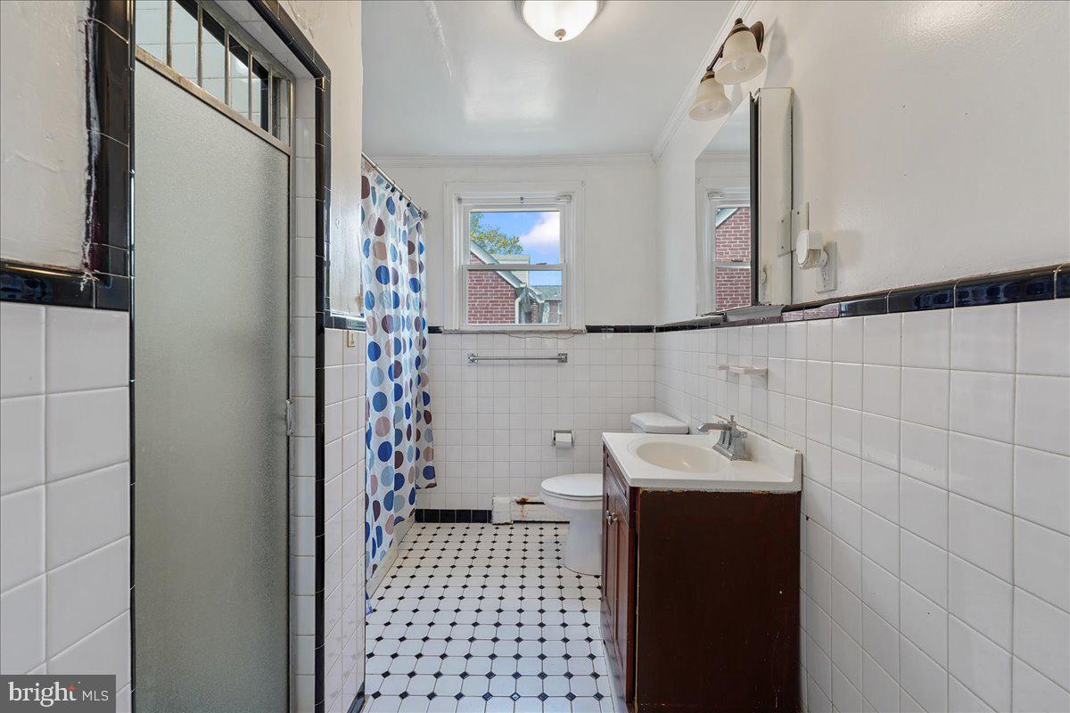 413 Marsh Road Wilmington, DE 19809 - Photo 16 of 34 Main Floor bathroom