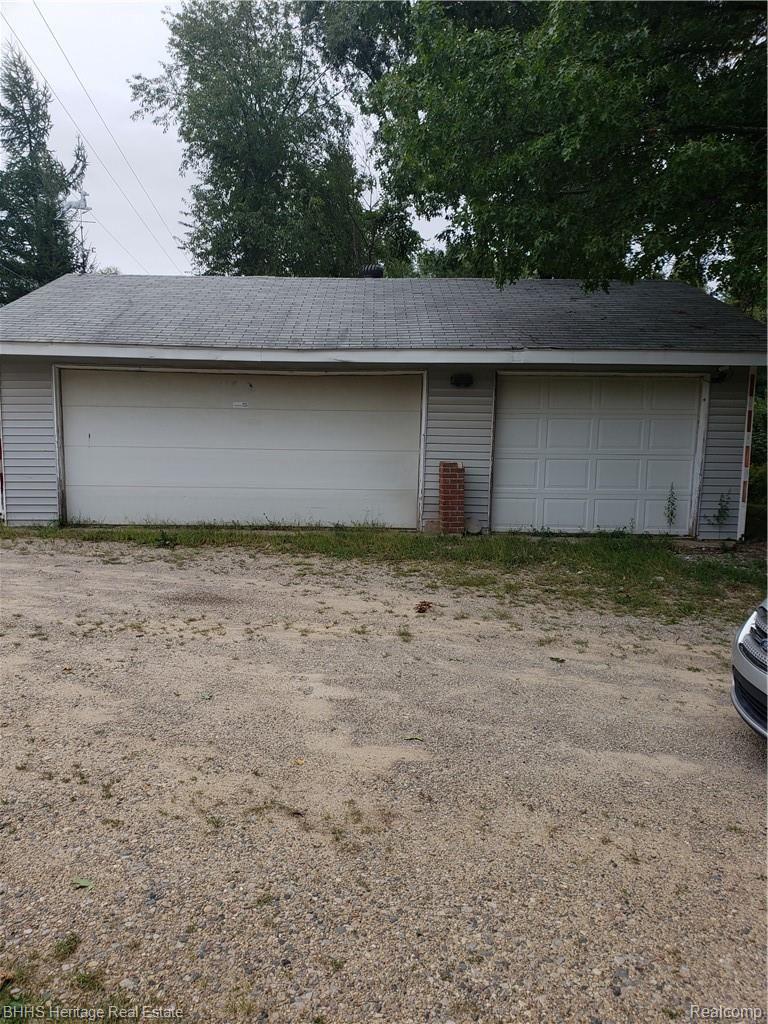 10045 Linden Road Fenton, MI 48430 - Photo 4 of 15 20180909_163122.jpg