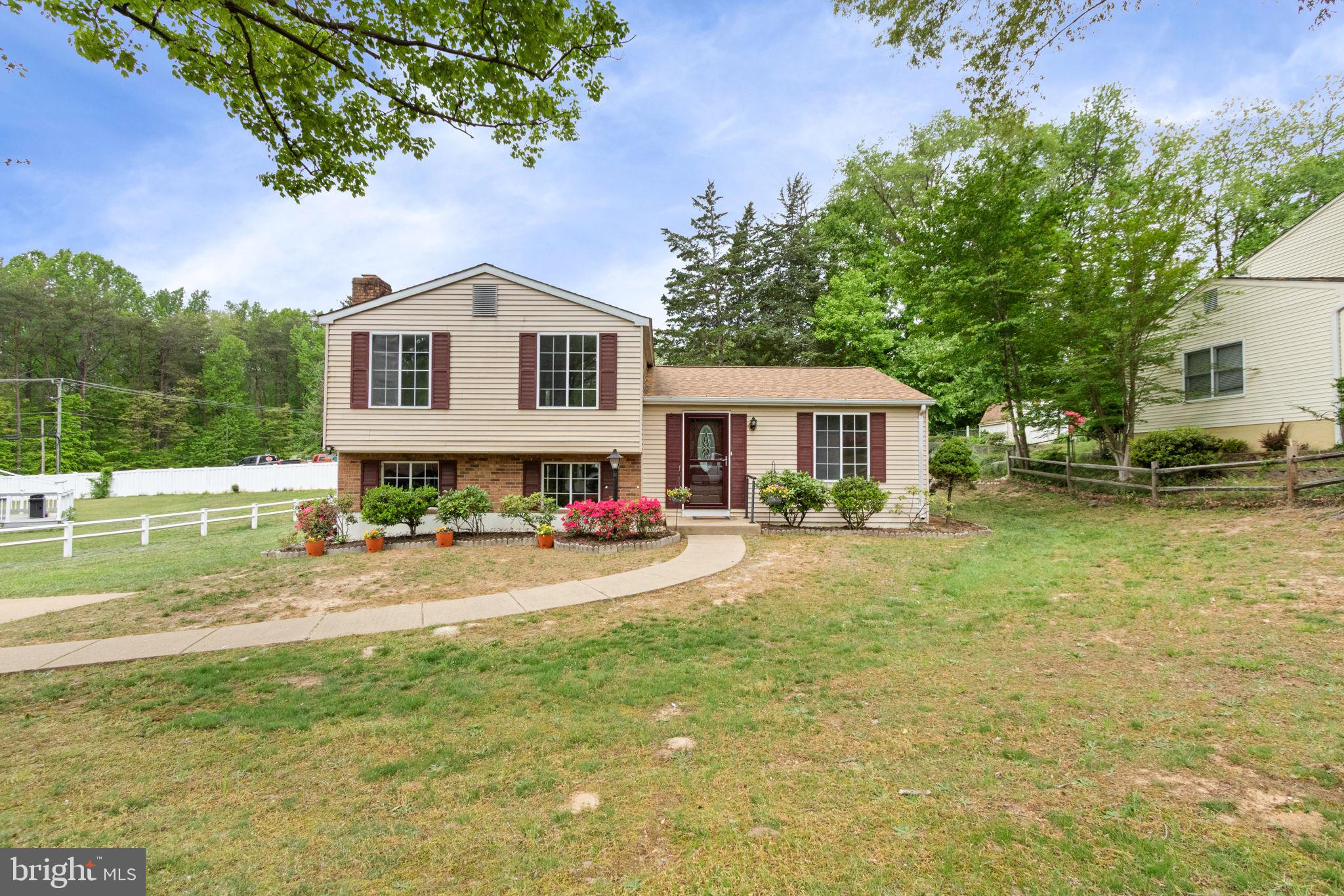 3 Cherry Laurel Drive Fredericksburg, VA 22405 - Photo 4 of 42 a house view with a garden space