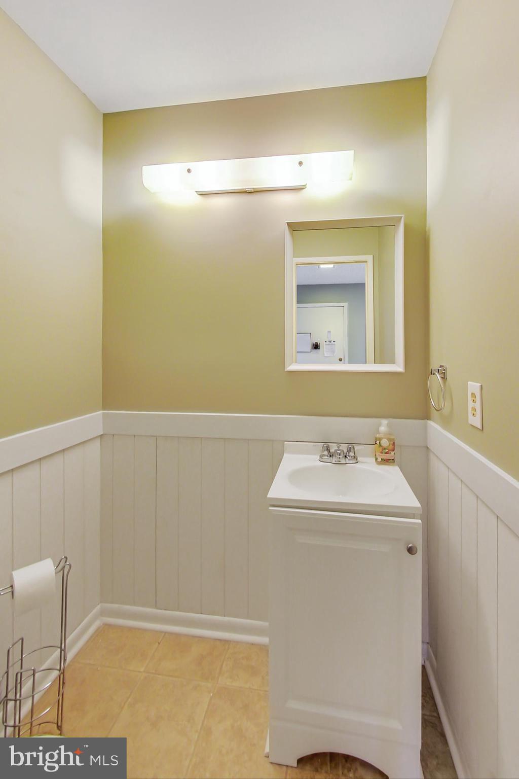 2184 Cartwright Place Reston, VA 20191 - Photo 18 of 46 Half Bath on Main Floor