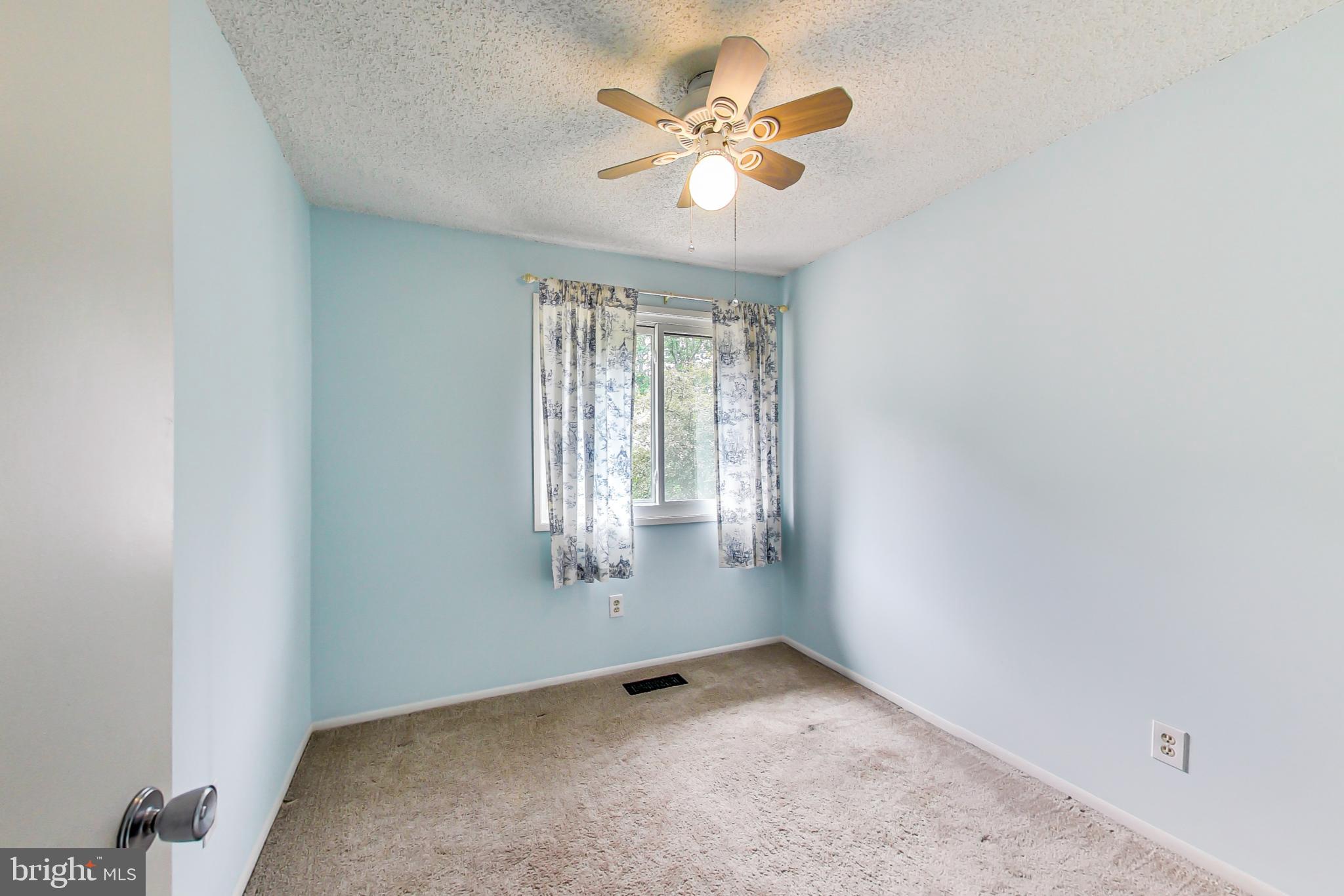 2184 Cartwright Place Reston, VA 20191 - Photo 29 of 46 Bedroom 3 - another ceiling fan!
