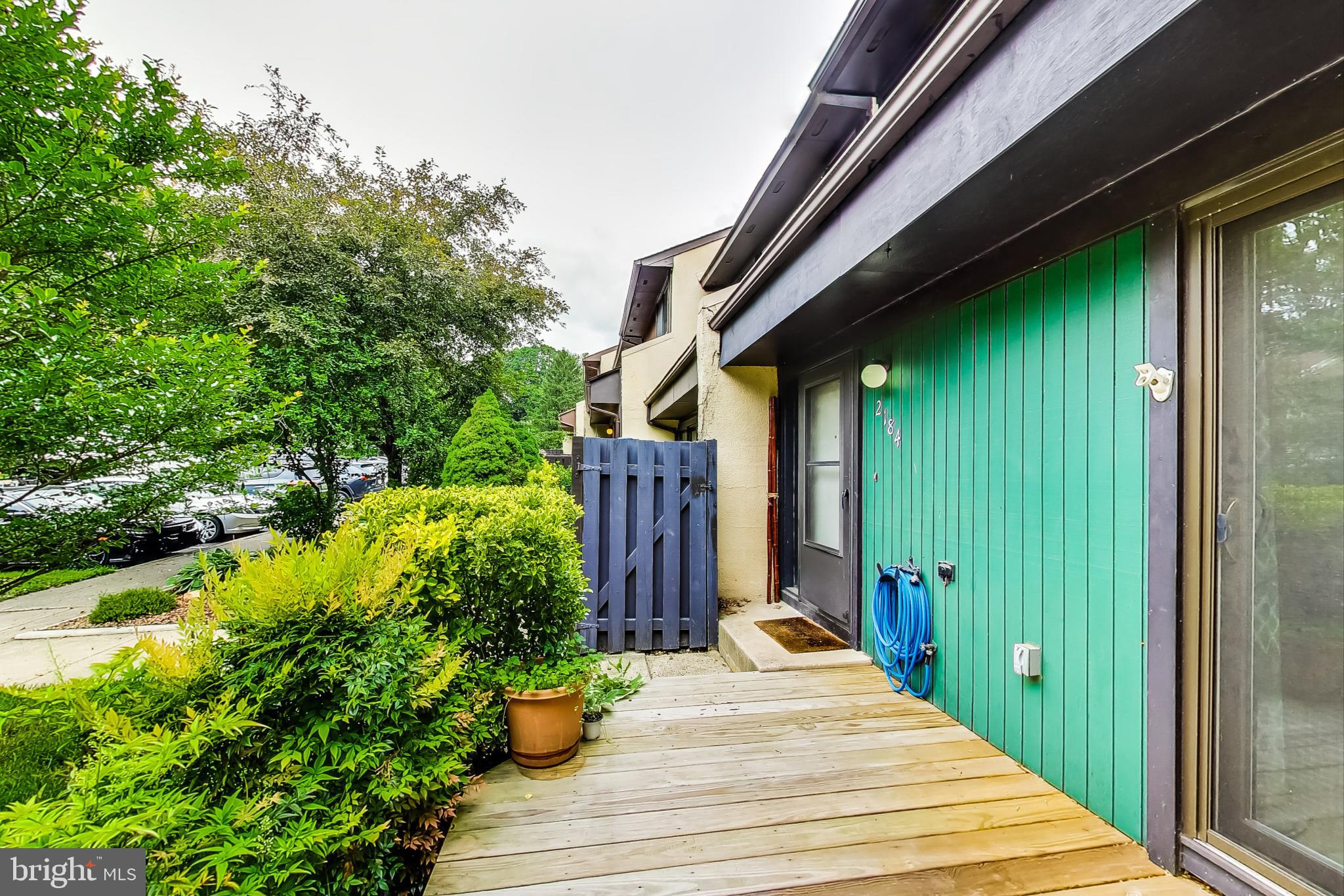 2184 Cartwright Place Reston, VA 20191 - Photo 3 of 46 Front Porch