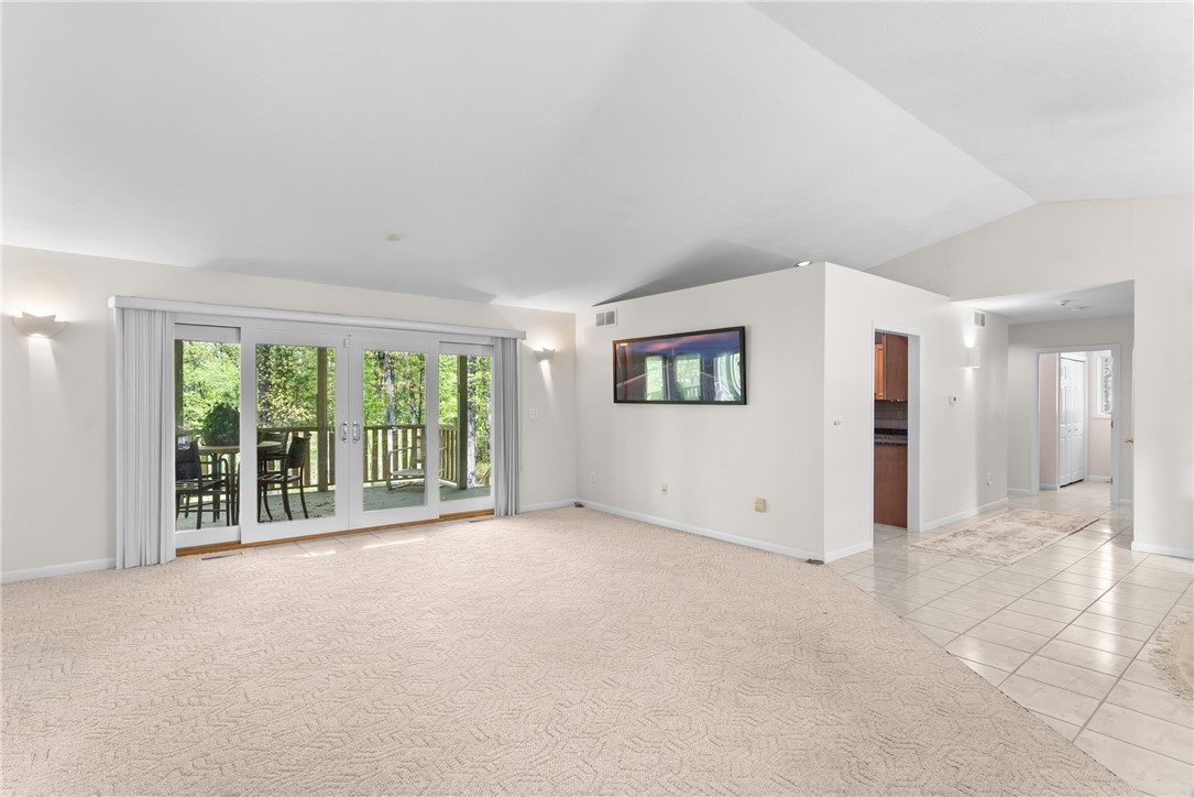44 Whipple Road Smithfield, RI 02917 - Photo 8 of 50