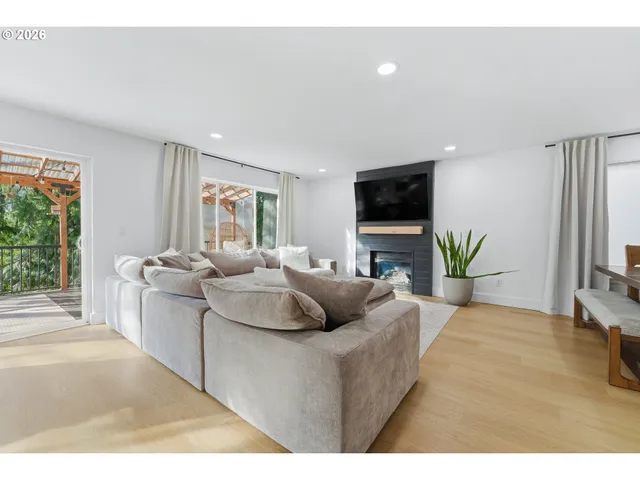 $525,900 | 37810 Hamilton Ridge Drive, Sandy, OR 97055