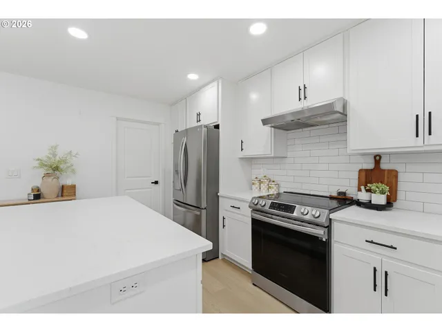 $525,900 | 37810 Hamilton Ridge Drive, Sandy, OR 97055