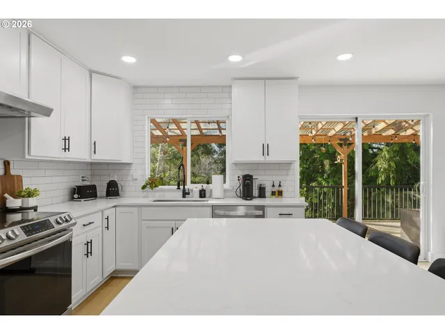 $525,900 | 37810 Hamilton Ridge Drive, Sandy, OR 97055