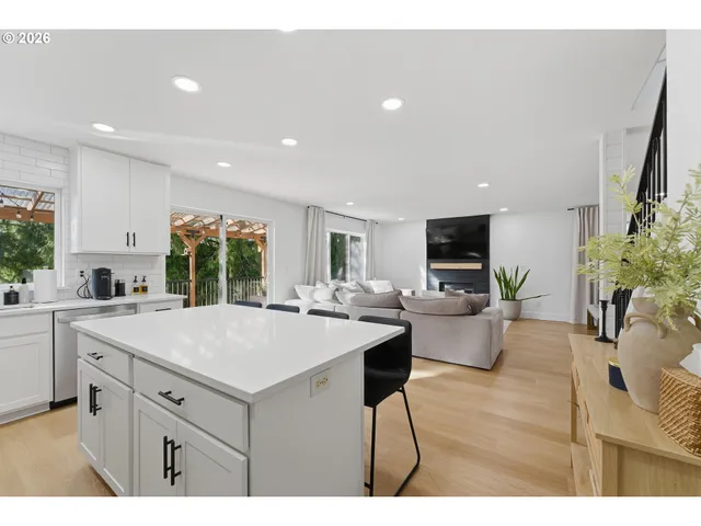 $525,900 | 37810 Hamilton Ridge Drive, Sandy, OR 97055