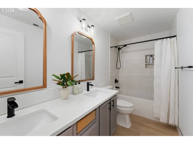 $525,900 | 37810 Hamilton Ridge Drive, Sandy, OR 97055