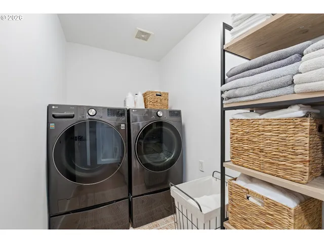 $525,900 | 37810 Hamilton Ridge Drive, Sandy, OR 97055