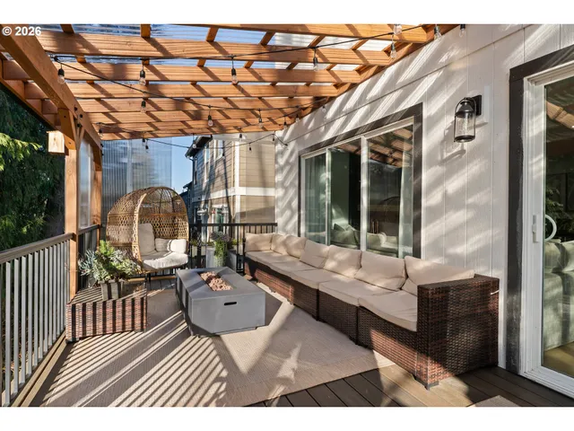 $525,900 | 37810 Hamilton Ridge Drive, Sandy, OR 97055