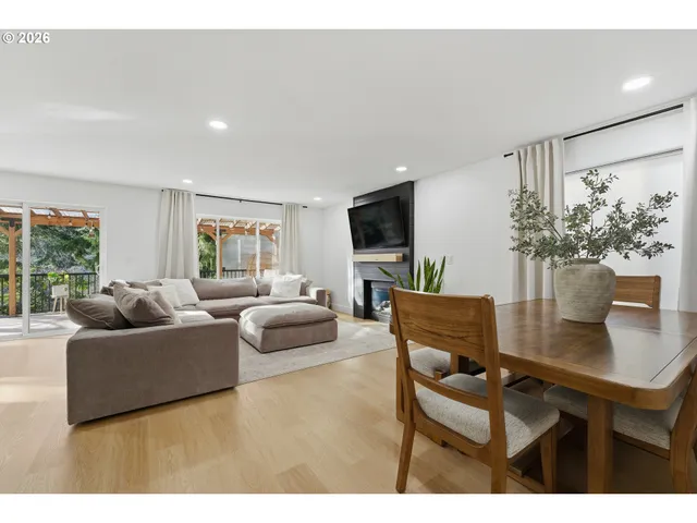 $525,900 | 37810 Hamilton Ridge Drive, Sandy, OR 97055