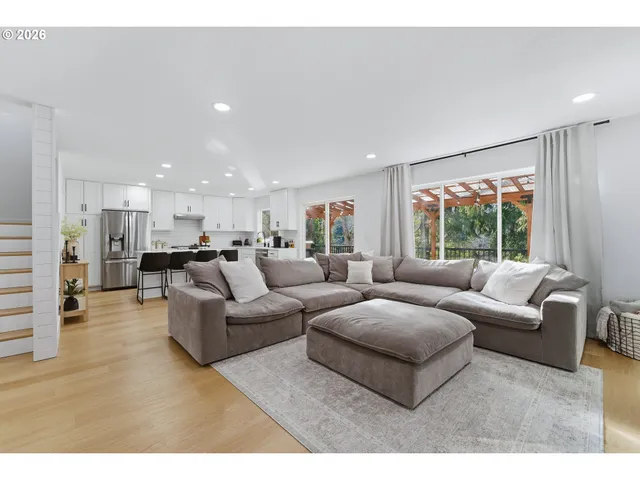 $525,900 | 37810 Hamilton Ridge Drive, Sandy, OR 97055