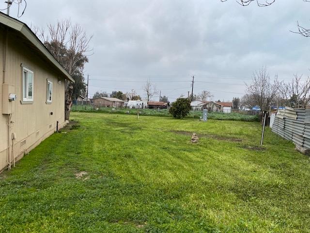 15792 Raymond Road Madera, CA 93638 - Photo 18 of 18 a view of a back yard of the house